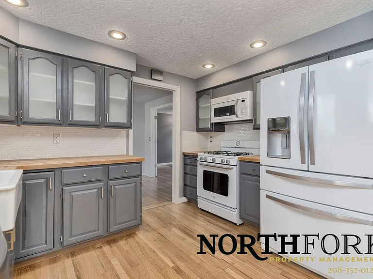 2426 N Redway Rd — Photo 9