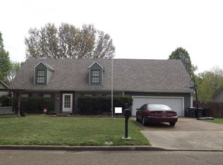 964 Hunters Retreat Dr, Collierville, TN 38017