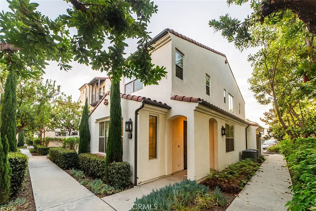 4 bed, 1526 sqft, $4,780 — Photo 1