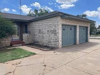 5th image of 521 W Broadway Ave