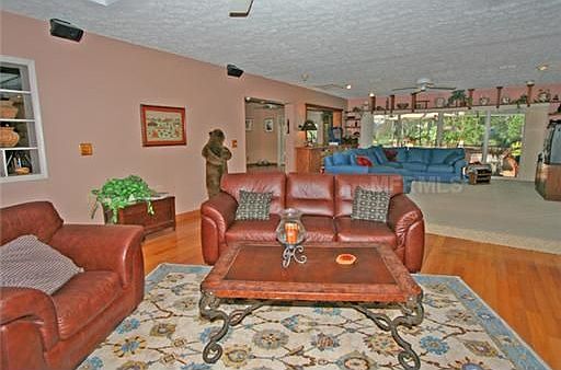 1st image of 7602 Park Dr
