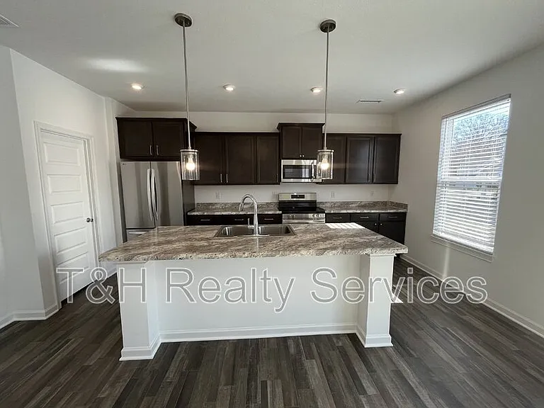 4801 Summerfield Dr — Photo 15