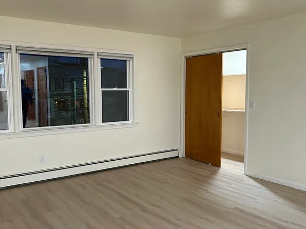 576 Avenue East image 5 of 14