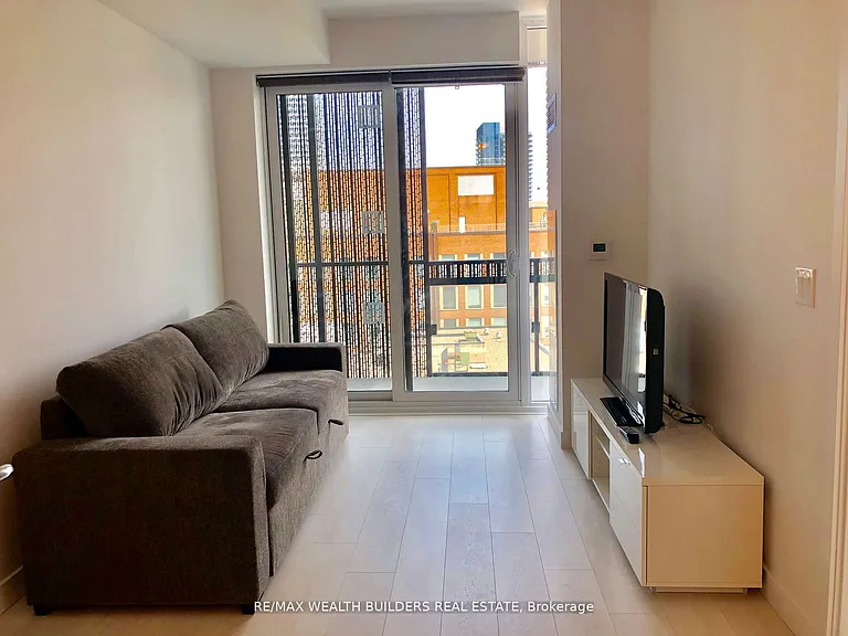 8 Eglinton Ave E #1010 — Photo 7