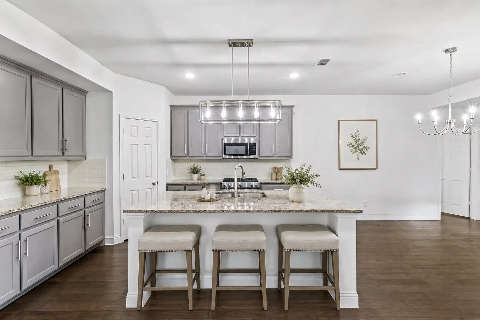 5 bed, 3281 sqft, $3,950 — Photo 4