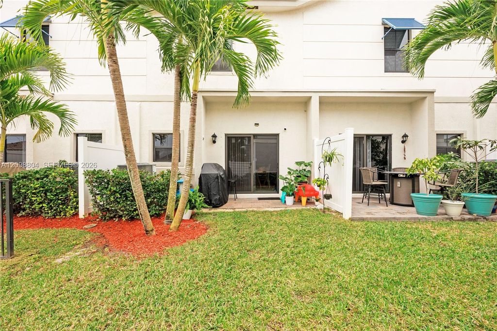 369 NW 8th Ct, photo 9