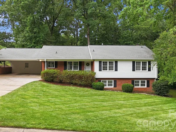 926 Shady Bluff Dr, Charlotte, NC 28211