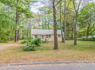 11 Lakeshore Dr, Norfolk, MA 02056