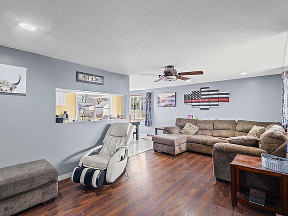 3rd image of 1095 Eastview Dr