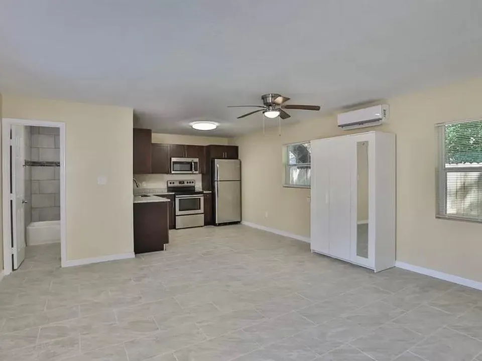 4205 W Nassau St #2