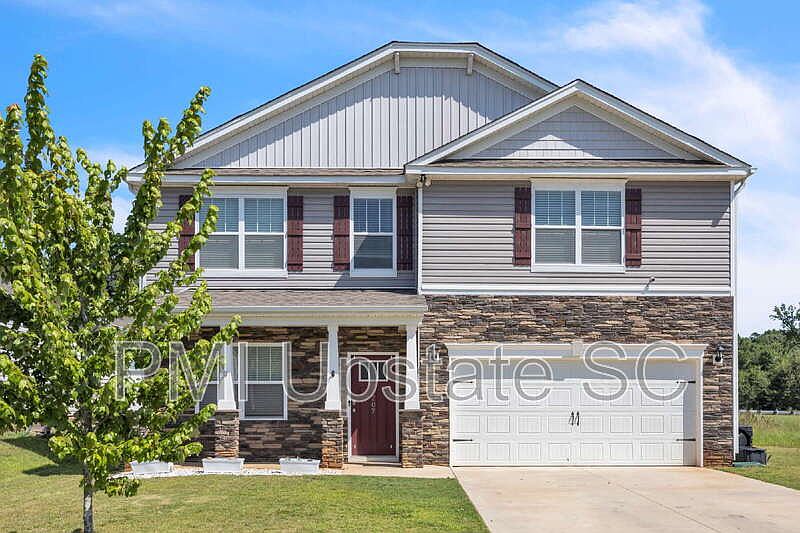 1st image of 207 Bridlewood Ln