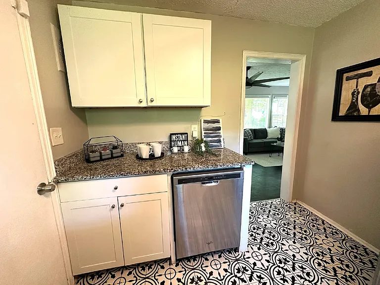 1900 Meadow Ln — Photo 15