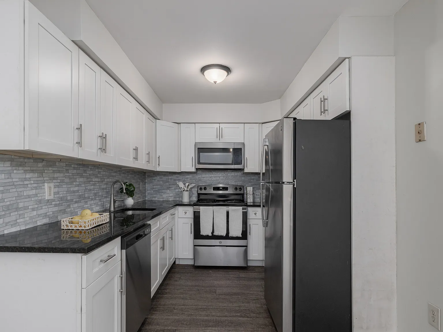 Oak Knoll Apartments — Photo 1
