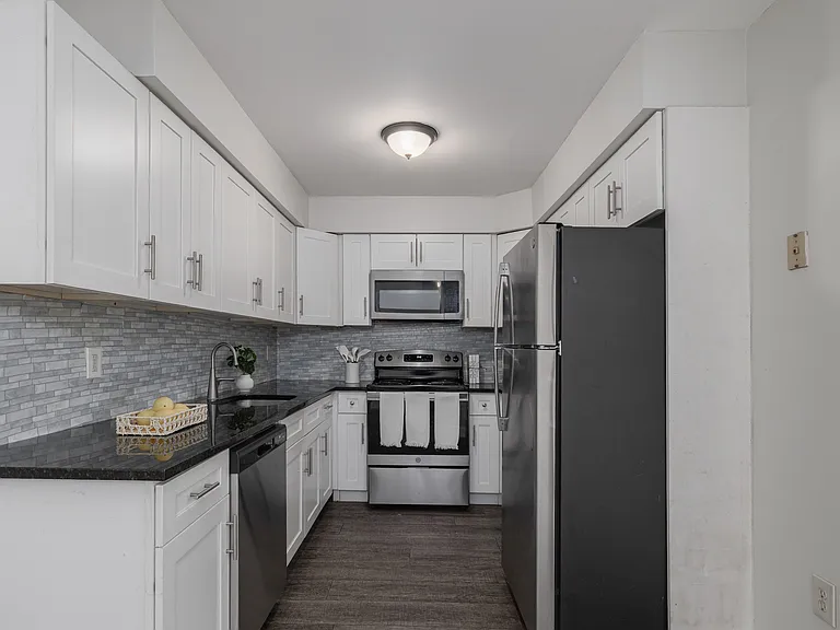 Oak Knoll Apartments — Photo 6