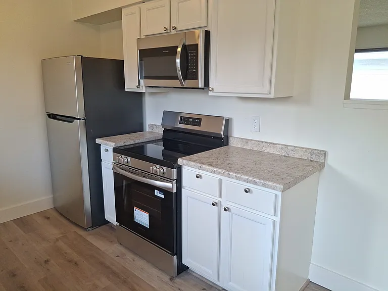 402 N 19th Ave #404 — Photo 10