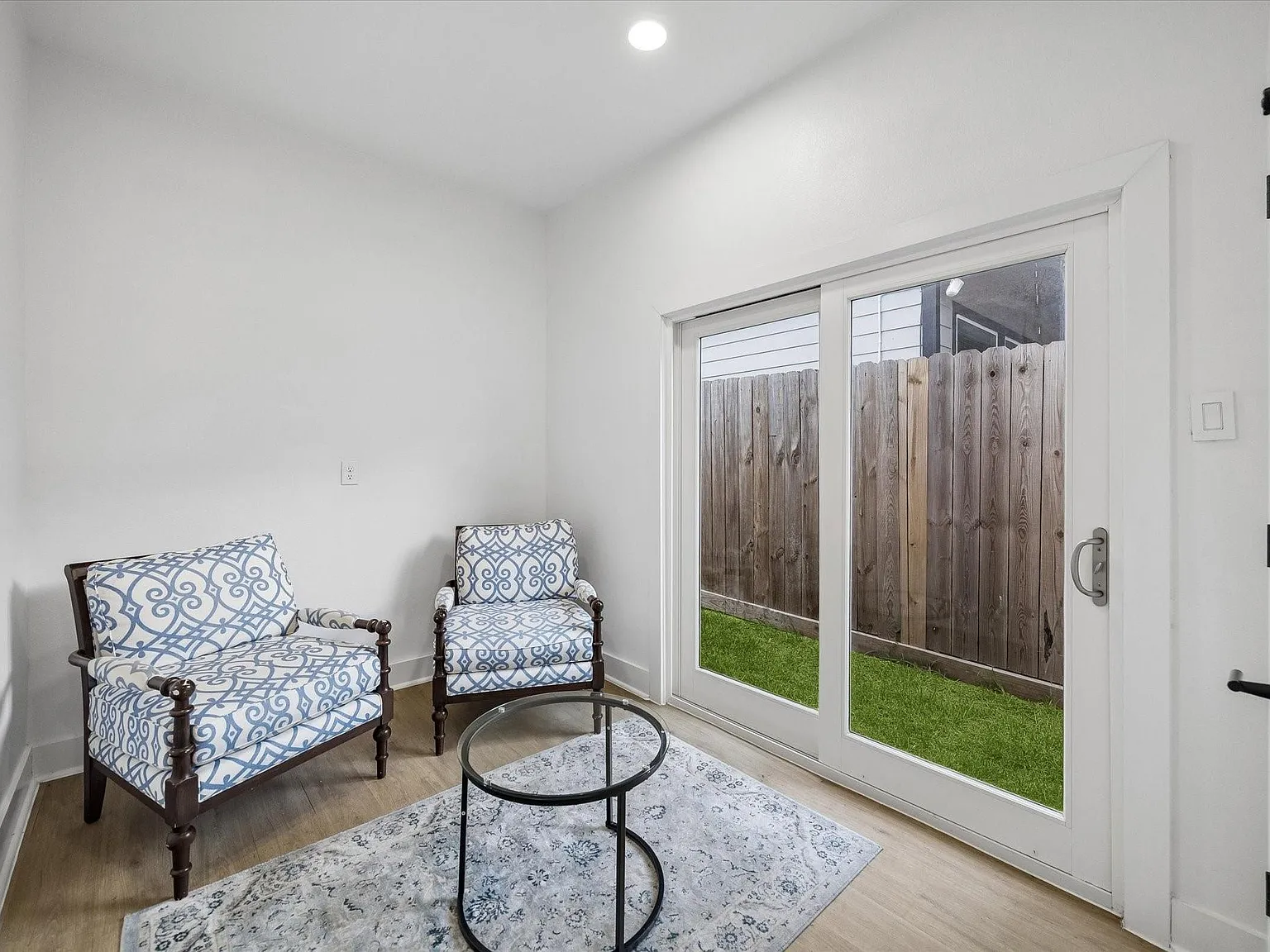 3 bed, 2.5 bath, 1585 sqft, $2,400 — Photo 4