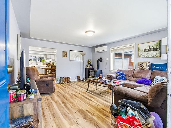 4th image of 456 Log Cabin St