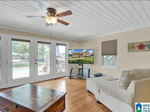 5th image of 1669 Creely Dr