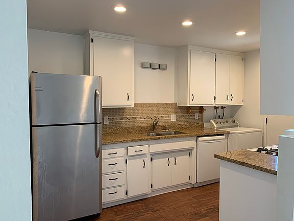 5th image of 2951 Ross Ave