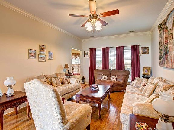 5th image of 213 Southern Wind Dr