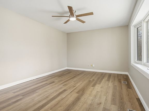 3rd image of 1714 Arrowhead Dr