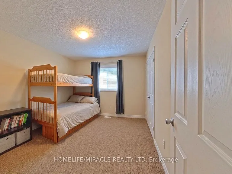 11 Sandybay Ave — Photo 17