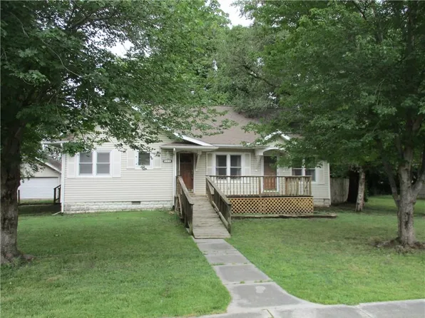 709 W Walnut St, Columbus, KS 66725