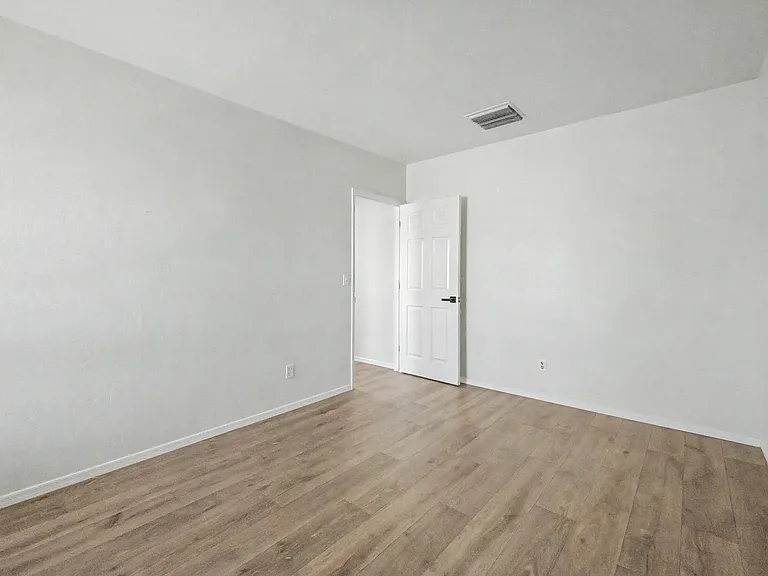4650 N Paseo De Los Cerritos — Photo 28