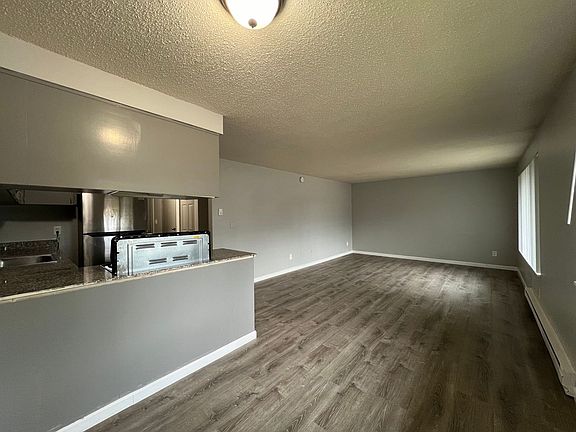 4th image of 15850 NE Glisan St APT 9