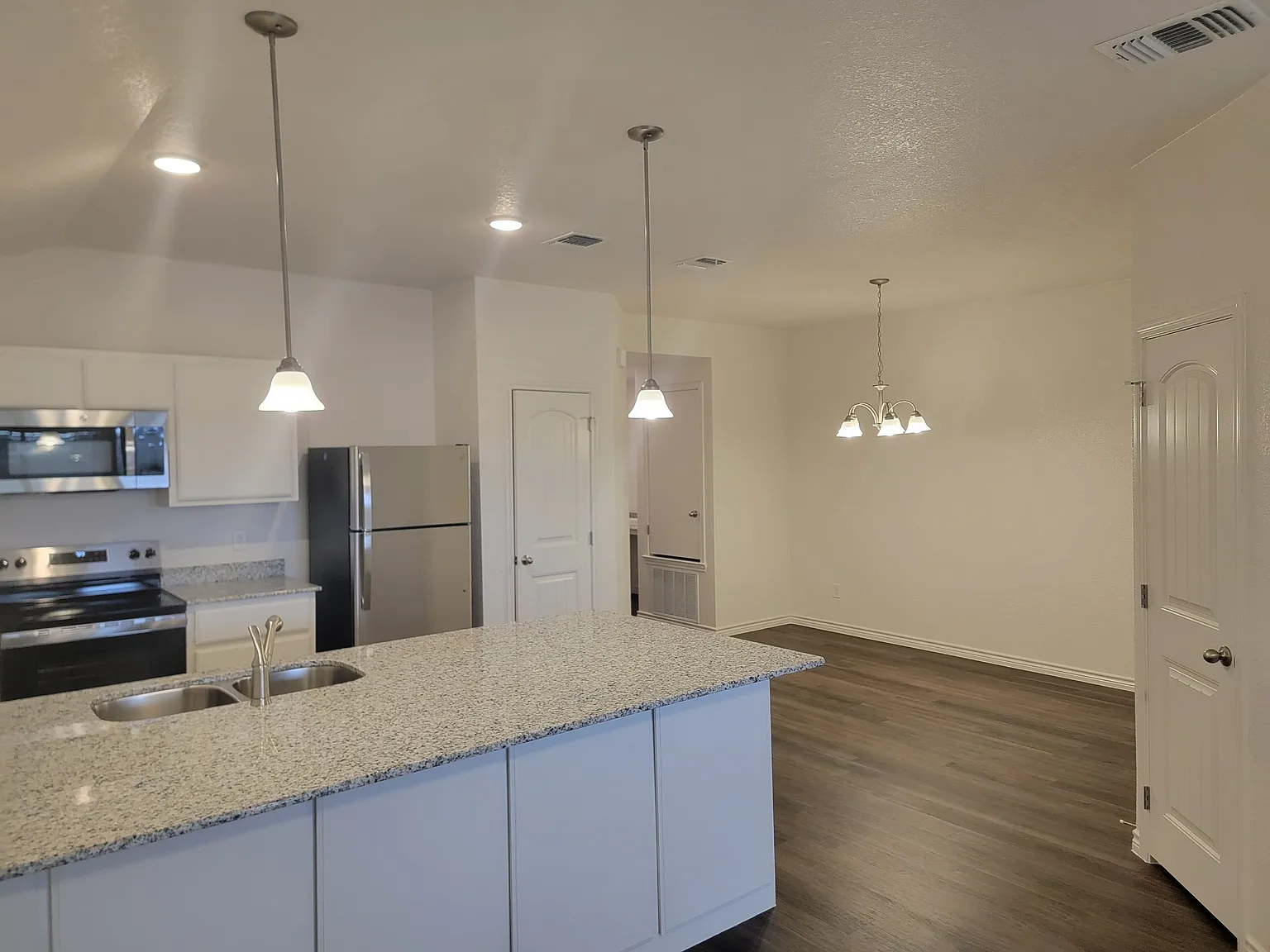 103 Dolphin Drive - B — Photo 3