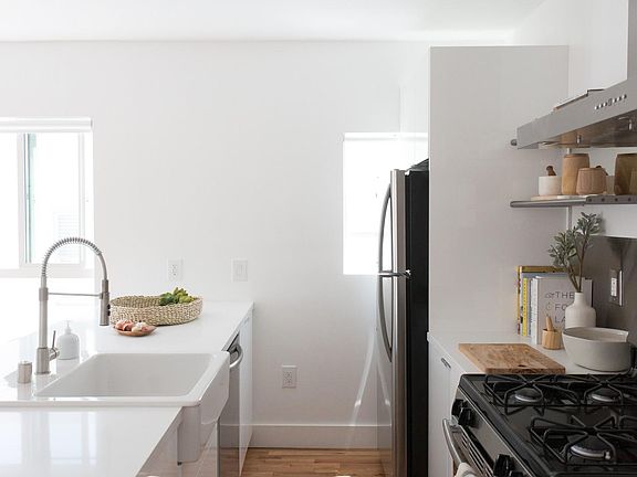 3rd image of 1013 N New Hampshire Ave #1013.5