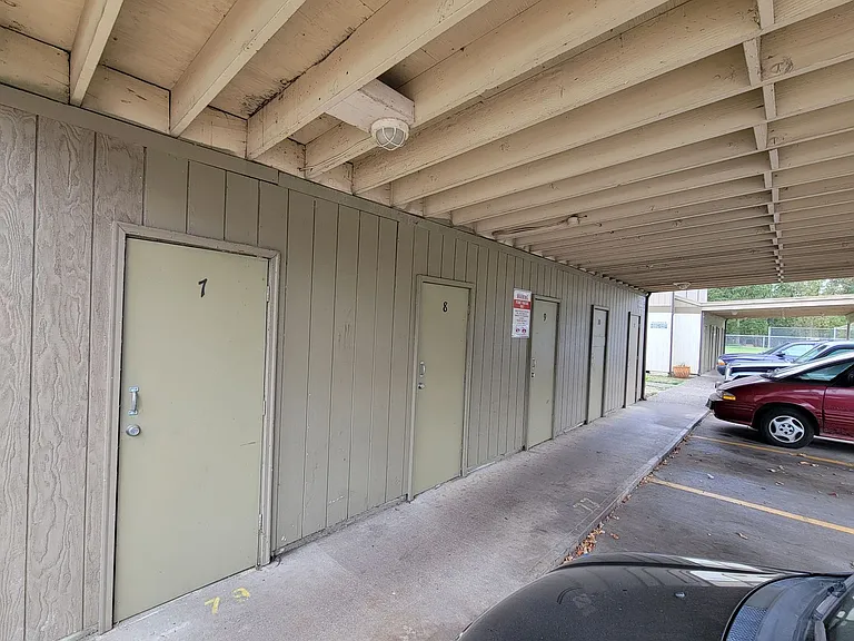 452-Trinity Apartments — Photo 20