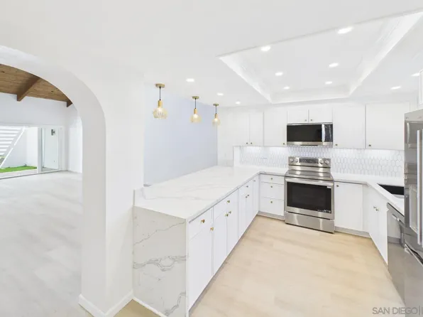 670 Bel Air Dr W, Vista, CA 92084