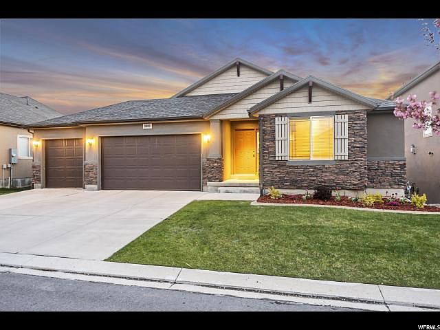1st image of 2809 N Desert Forest Ln
