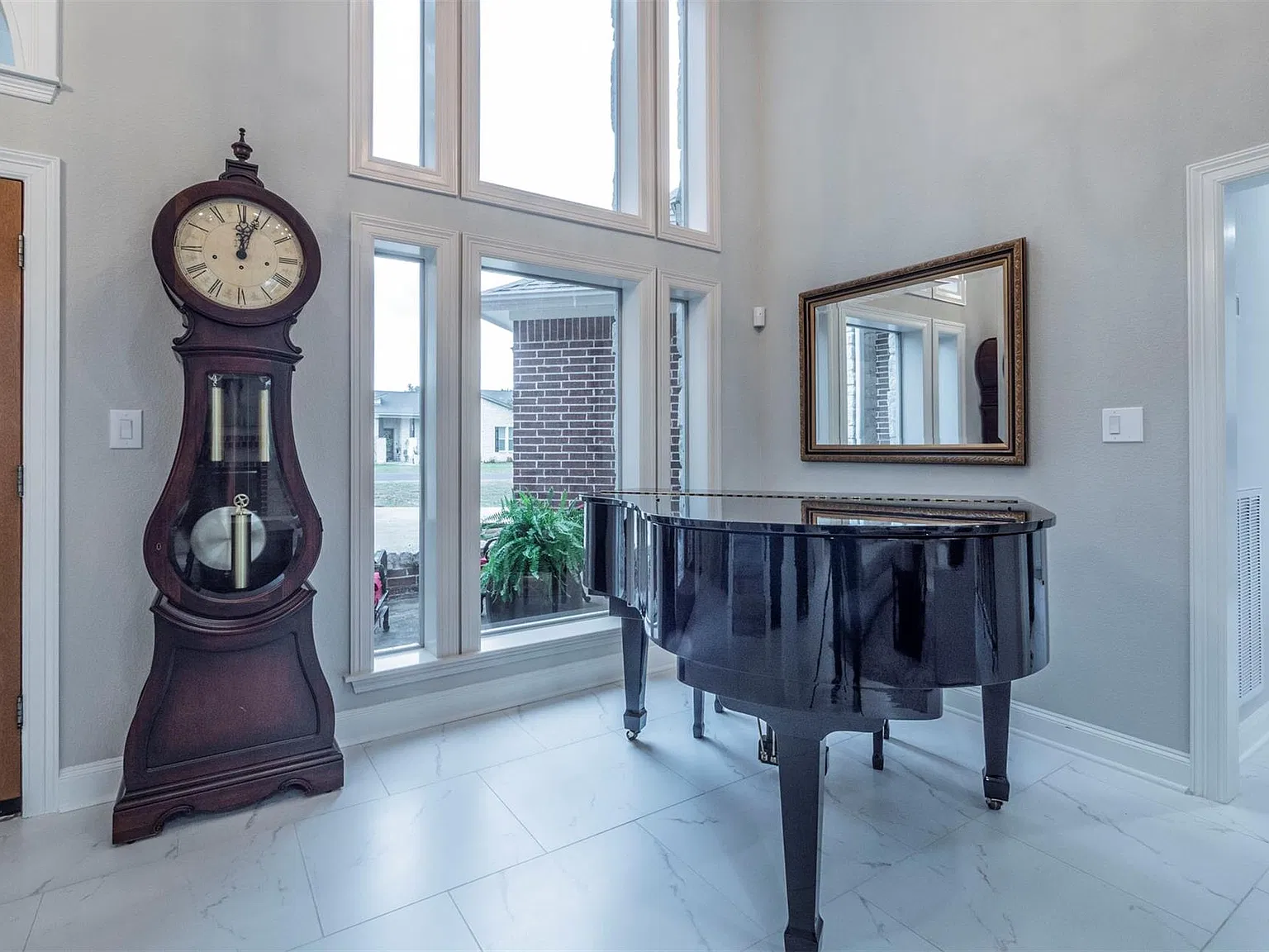 3 bed, 3.5 bath, 2748 sqft, $3,600 — Photo 3