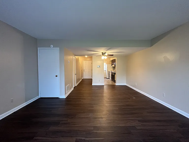 901 Olmstead Dr — Photo 2