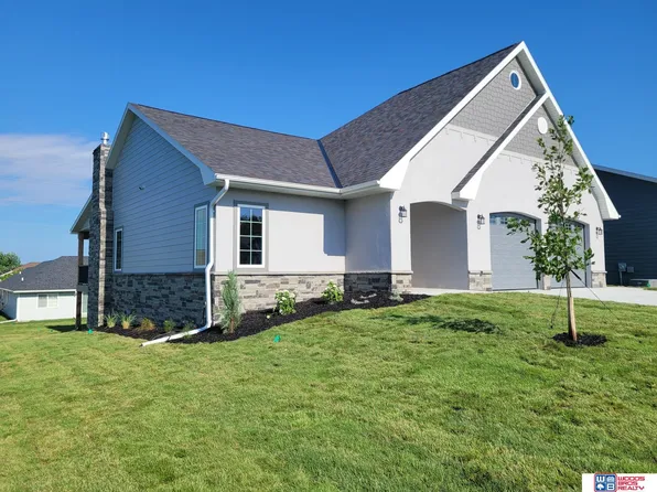 1057 N 12th St, Seward, NE 68434