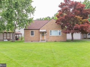 38 Upland Rd, Brookhaven, PA 19015