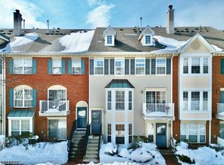 31 Dogwood St, Jersey City, NJ 07305