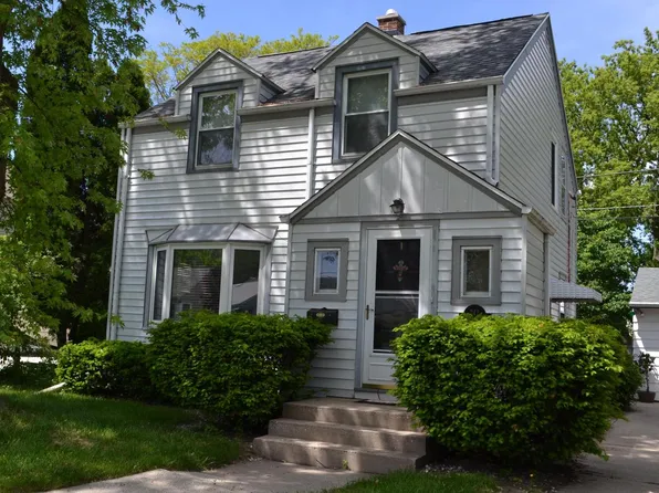 242 East Gauer CIRCLE, Milwaukee, WI 53207