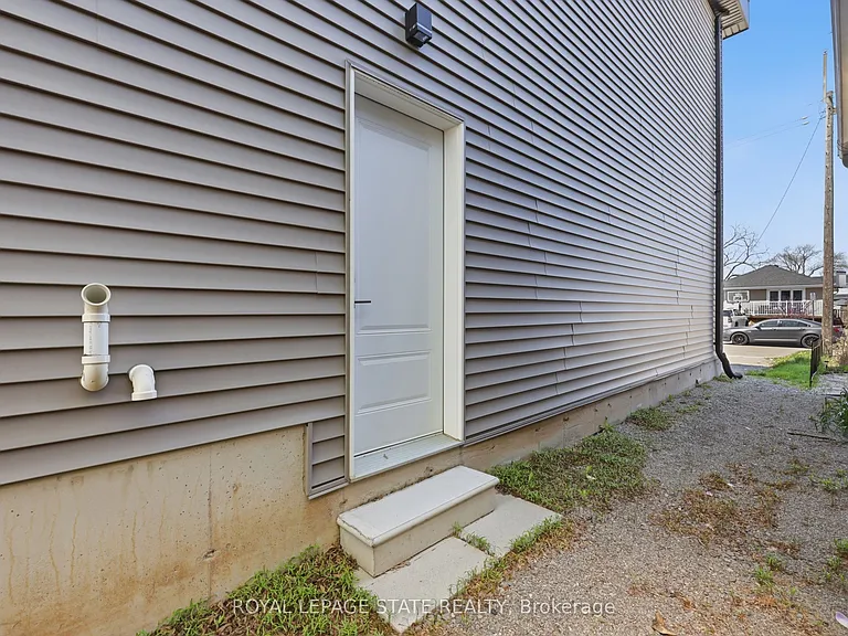 37 Delena Ave S — Photo 36