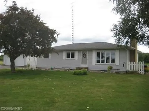 2934 Rusco Rd, Kent City, MI 49330