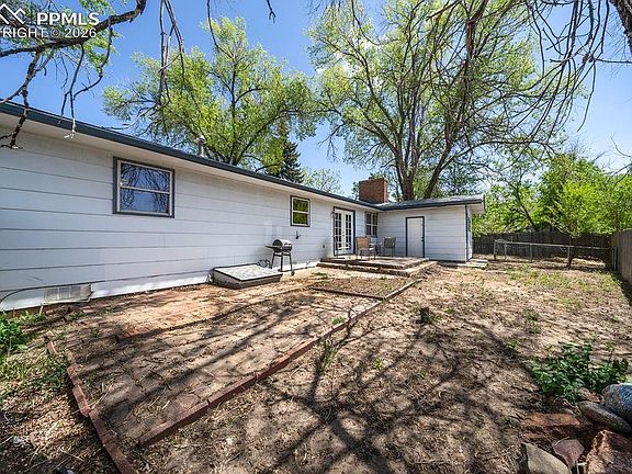 4th image of 204 Byron Dr