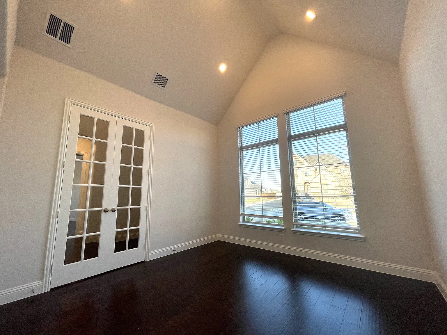4 bed, 2835 sqft, $3,600 — Photo 3