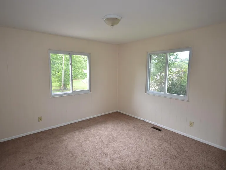 2699 Linwood Rd — Photo 20