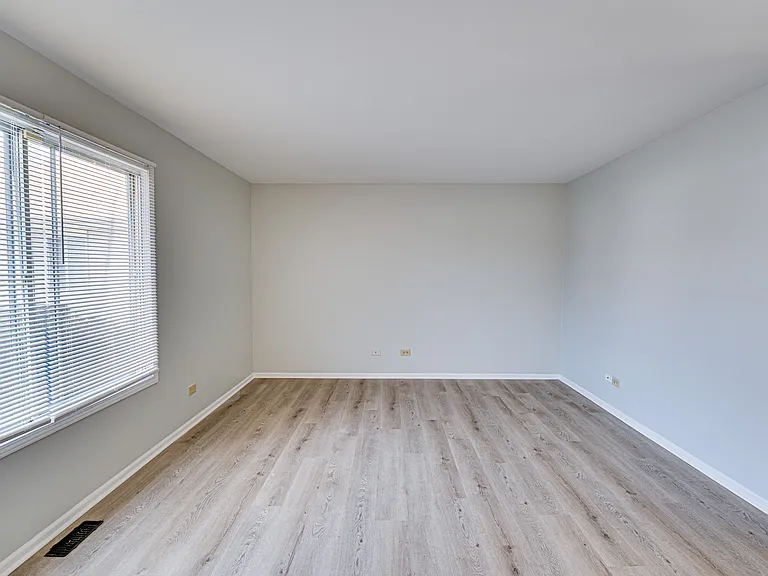 1111 Brunswick Ln — Photo 3