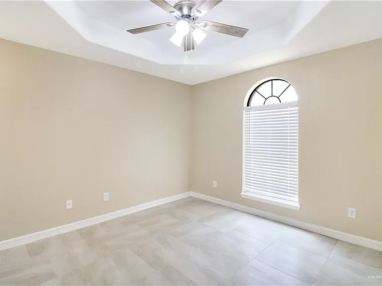 3504 N Champagne Dr — Photo 10