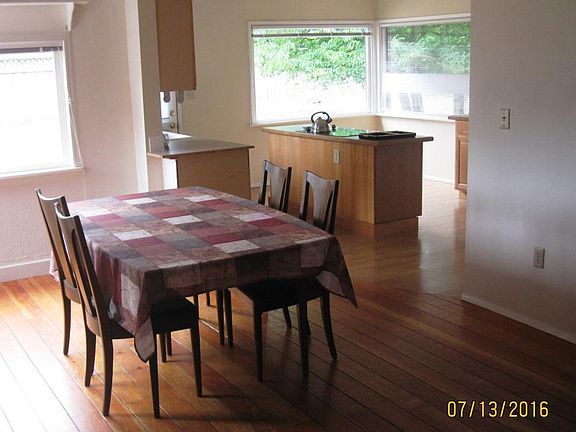 3rd image of 728 W 8th St #1/2