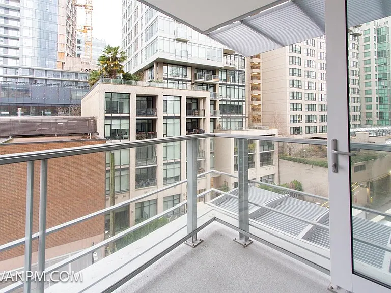 1283 Howe St #701 — Photo 8
