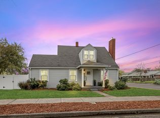 295 N 7th St, Harrisburg, OR 97446